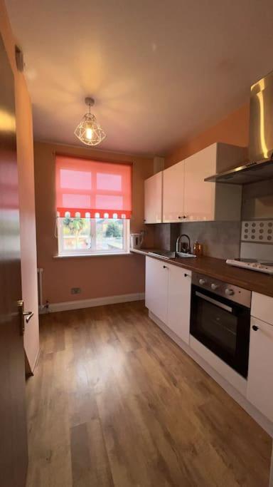 Palaz 6 - 2 Bedroom Flat Эдмонтон Экстерьер фото