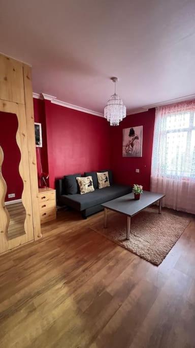 Palaz 6 - 2 Bedroom Flat Эдмонтон Экстерьер фото