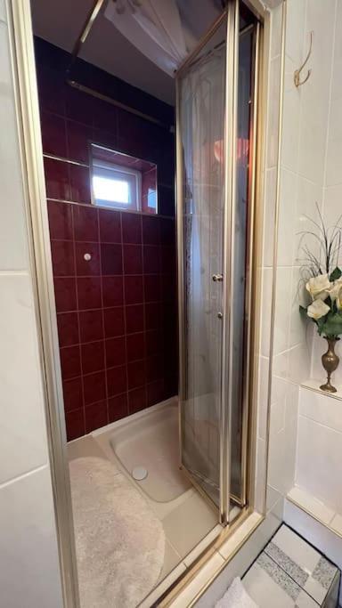 Palaz 6 - 2 Bedroom Flat Эдмонтон Экстерьер фото