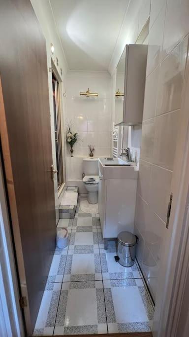 Palaz 6 - 2 Bedroom Flat Эдмонтон Экстерьер фото