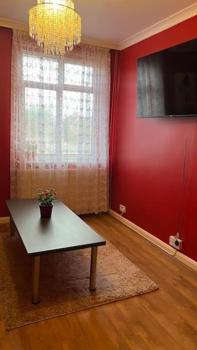 Palaz 6 - 2 Bedroom Flat Эдмонтон Экстерьер фото